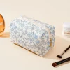 حقيبة مستحضرات تجميل بطباعة أزهار