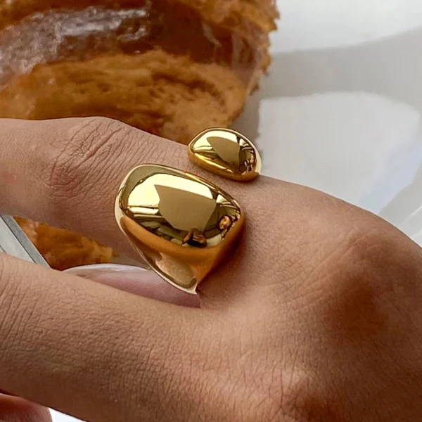 خاتم من الفولاذ المقاوم للصدأ مطلي بالذهب عيار 18