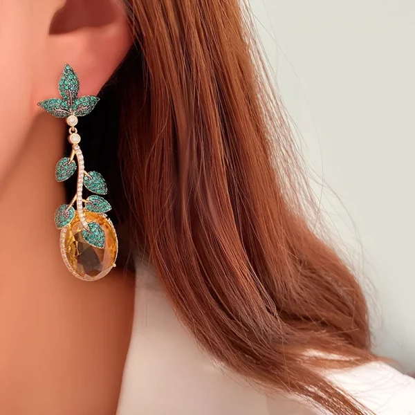 حلق متدلٍ فاخر للنساء بتصميم ورقة خضراء وزركون أصفر