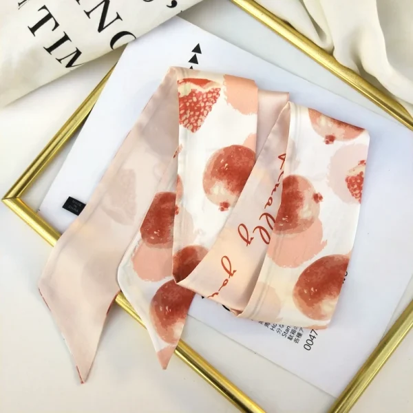 وشاح حريري صغير عصري متعدد الوظائف بنقشة فواكه