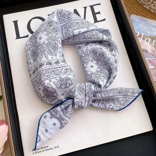 وشاح نسائي صغير مربع بحجم 60 سم، بأسلوب عصري ومنعش باللون الأزرق  مصنوع من  القطن والكتان، بطبعة زهور، للرقبة."