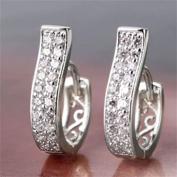 أقراط دائرية بتصميم فريد من Huitan