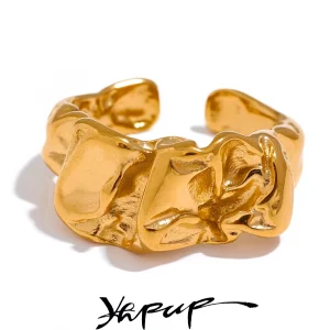 S077f575984734477bfad0c781060bb82x.webp "خاتم من يهبپ، عريض ومبتكر مصنوع من المعدن والستانلس ستيل، باللون الذهبي