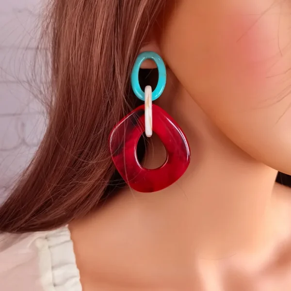 أقراط نسائية مميزة من الأكريليك، بتصميم هندسي طويل ومتدلي