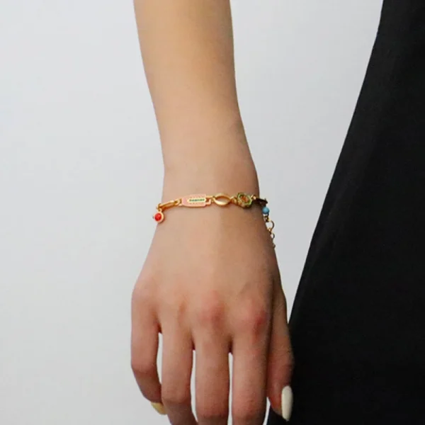 اسورة حديثة من المينا بألوان متعددة بتصميم أنيق وراقي