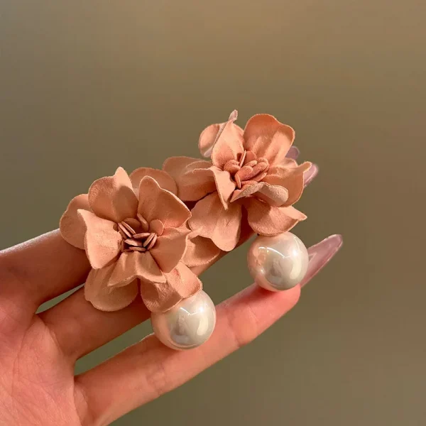 اقراط على شكل زهور