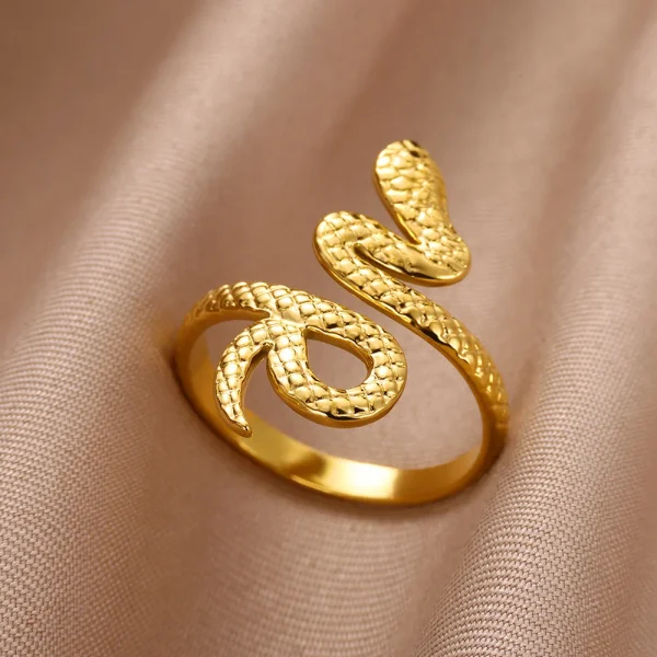 خواتم ذهبية على شكل أفعى