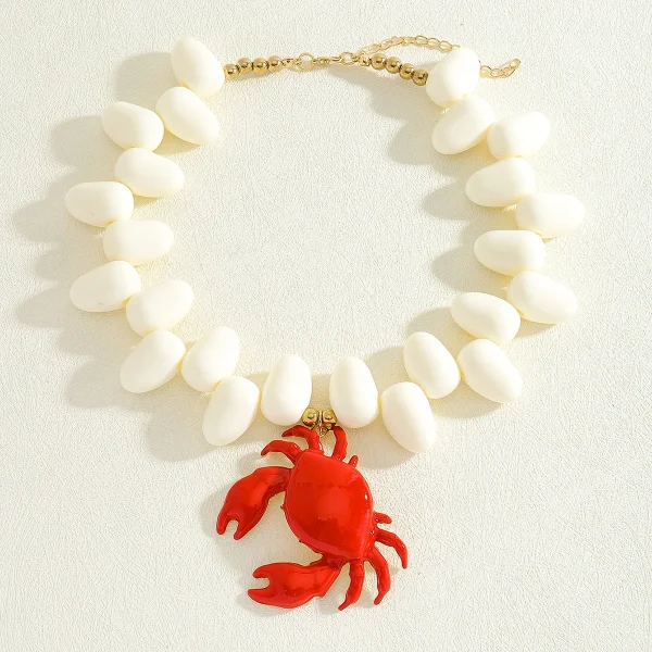 عقد بوهيمي عصري بخرز مع تعليقة سلطعون مطلية بالمينا باللون الأحمر