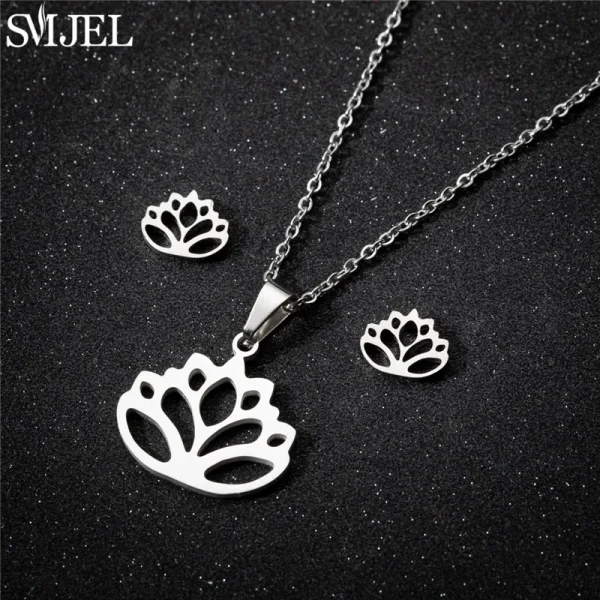 عقد زهرة الزنبق من الستانلس ستيل من SMJEL