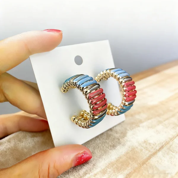 أقراط دائرية عتيقة بتصميم هندسي