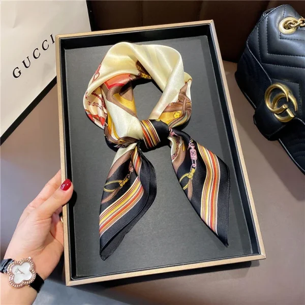 وشاح من الحرير الطبيعي بنسبة 100٪  يمكن استخدامه كبوفاندا أو شال أو لفة أنيقة للسيدات