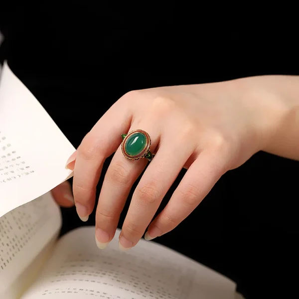 خاتم من حجر الكارنيليان الطبيعي، بتصميم زهرة ومينا على الطراز التقليدي