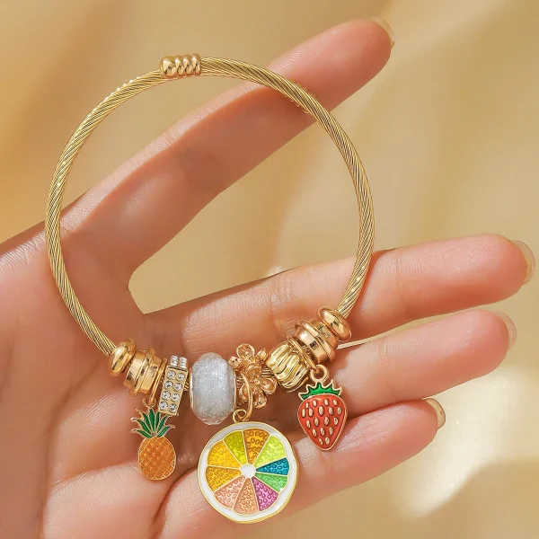 اساور ذهبية ملونة متنوعة ذات جودة عالية