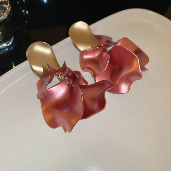 أقراط زهور ملوّنة