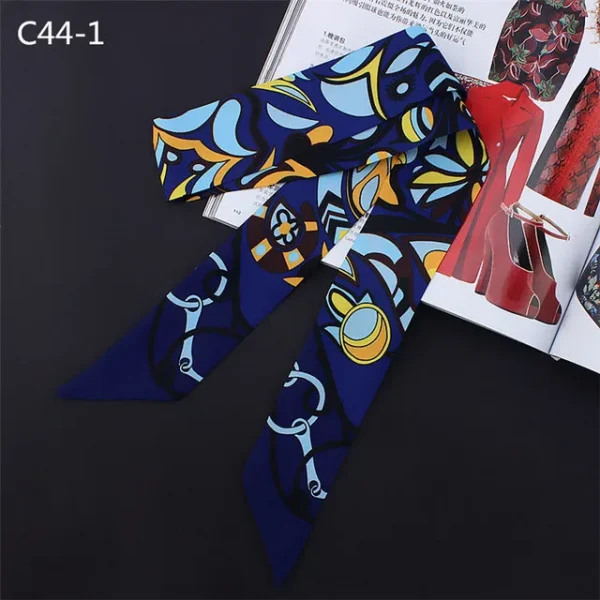 وشاح بطبعات وألوان مختلفة من الحرير