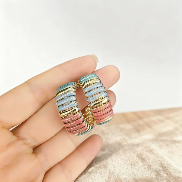 أقراط دائرية عتيقة بتصميم هندسي