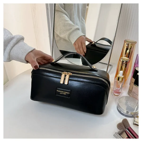 حقيبة مكياج فاخرة