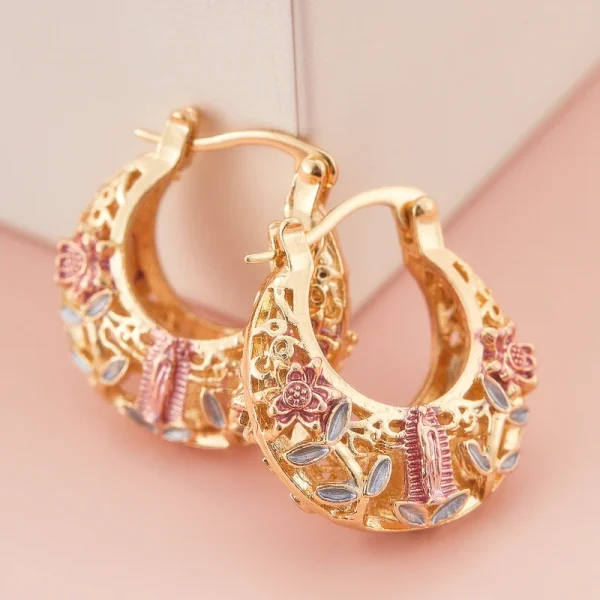 أقراط حلقية أنيقة محفورة ومجوفة