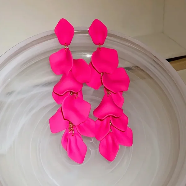 أقراط زهور ملوّنة