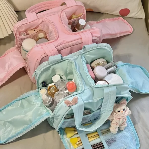 حقيبة مكياج فاخرة لتنظيم مستلزمات السفر وأدوات الحمّام