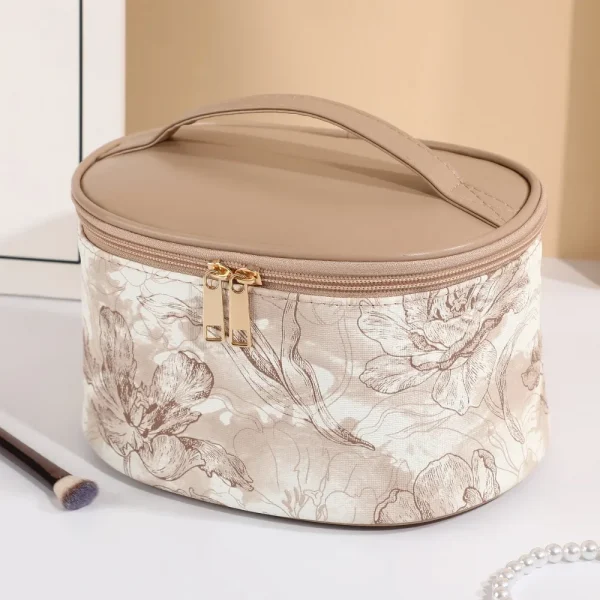 مجموعة جديدة من ثلاث قطع لحقيبة مكياج بسعة كبيرة بطبعة زهور