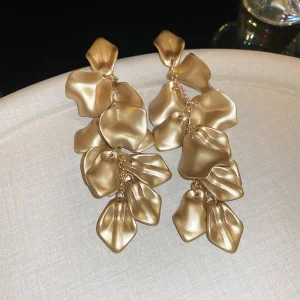 أقراط زهور ملوّنة