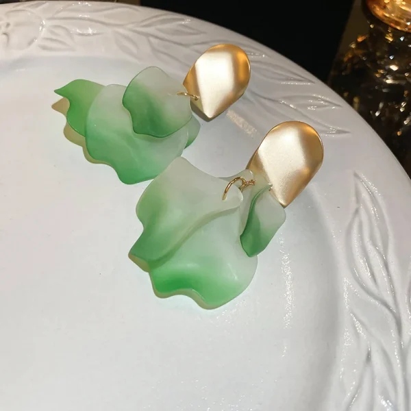 أقراط زهور ملوّنة