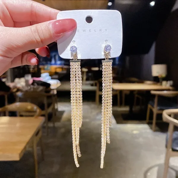 S50c16e3ac6fe4332a790a5798732a47aN.webp اقراط متنوعة ومنها على شكل خيل