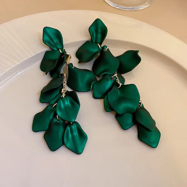 أقراط زهور ملوّنة