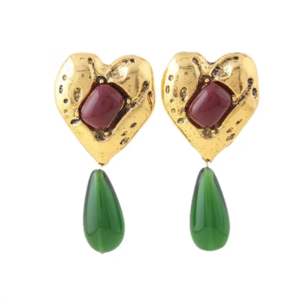 أقراط معدنية بشكل قلب