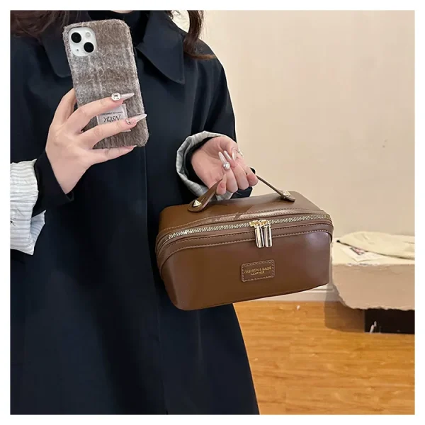 حقيبة مكياج فاخرة