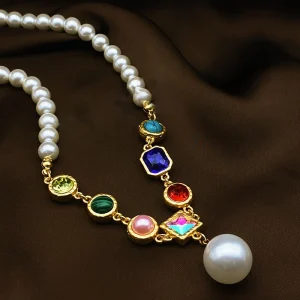 عقد أنيق من الؤلؤ والكريستال الملون