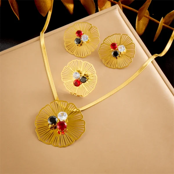 طقم من الستانلس ستيل باللون الذهبي مع فصوص الزيراكون