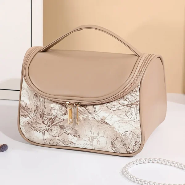 مجموعة جديدة من ثلاث قطع لحقيبة مكياج بسعة كبيرة بطبعة زهور