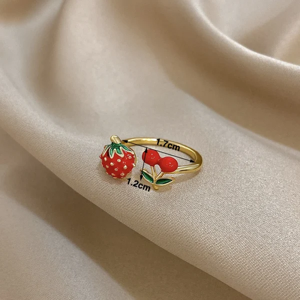 خواتم ذهبية على شكل كرز وفراولة