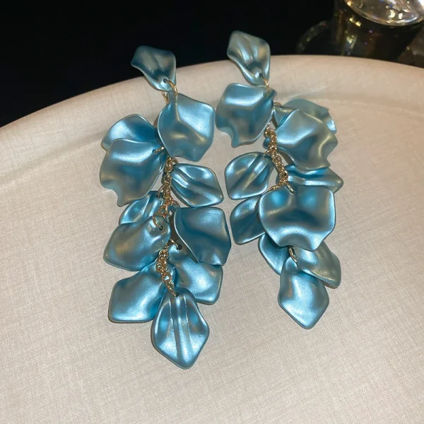 أقراط زهور ملوّنة