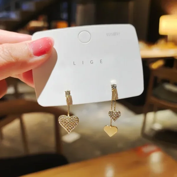 S658c7c72952e46a4b739e87c5e16ecef6.webp اقراط متنوعة ومنها على شكل خيل