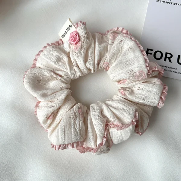 رباط شعر فرنسي من الدانتيل مزين بالزهور