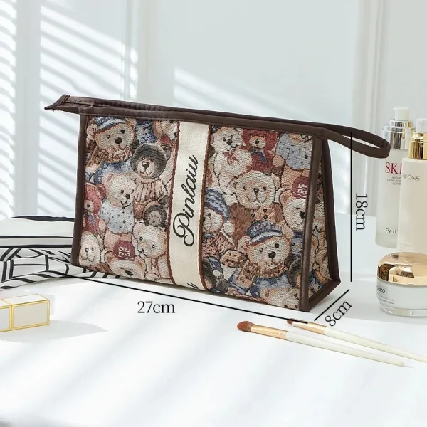 حقيبة مكياج من NoEnName_Null محمولة وعصرية بطبعة دب كرتوني