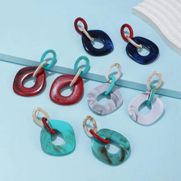 أقراط نسائية مميزة من الأكريليك، بتصميم هندسي طويل ومتدلي