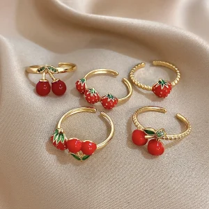 خواتم ذهبية على شكل كرز وفراولة