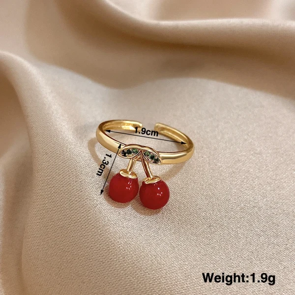 خواتم ذهبية على شكل كرز وفراولة