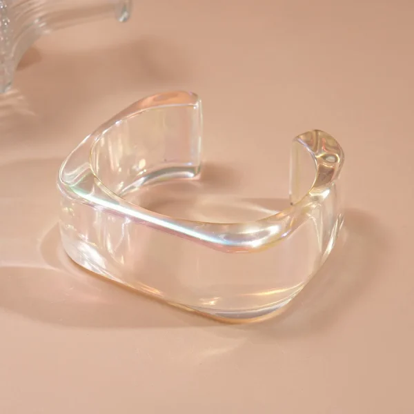 سوار نسائي هندسي شفاف من الراتنج الملون