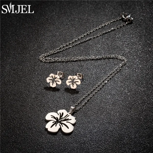 عقد زهرة الزنبق من الستانلس ستيل من SMJEL