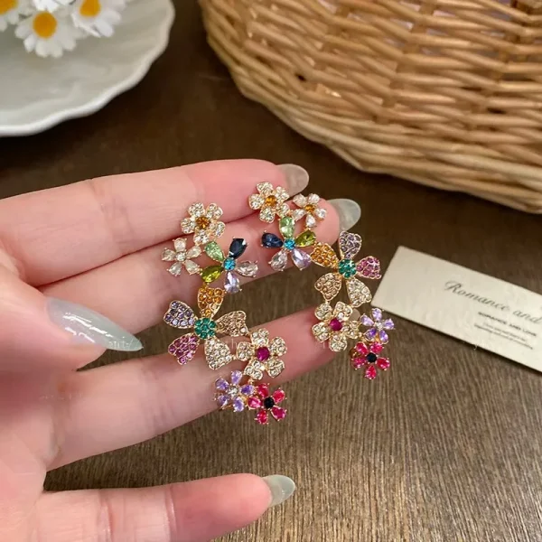 اقراط كريستالية ملونة