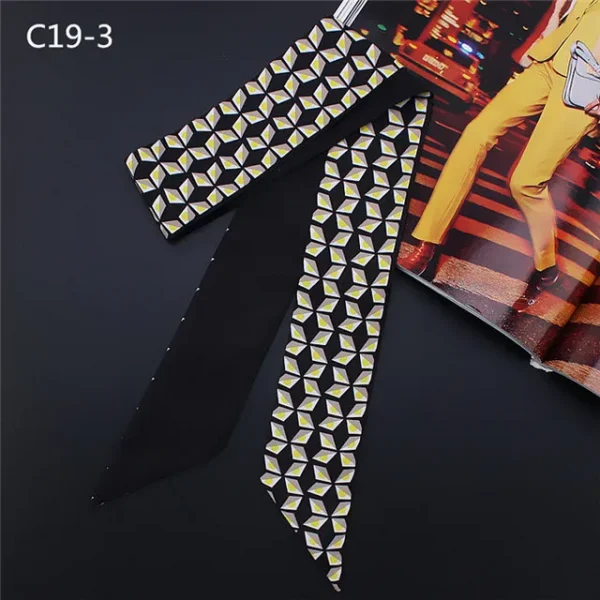 وشاح بطبعات وألوان مختلفة من الحرير