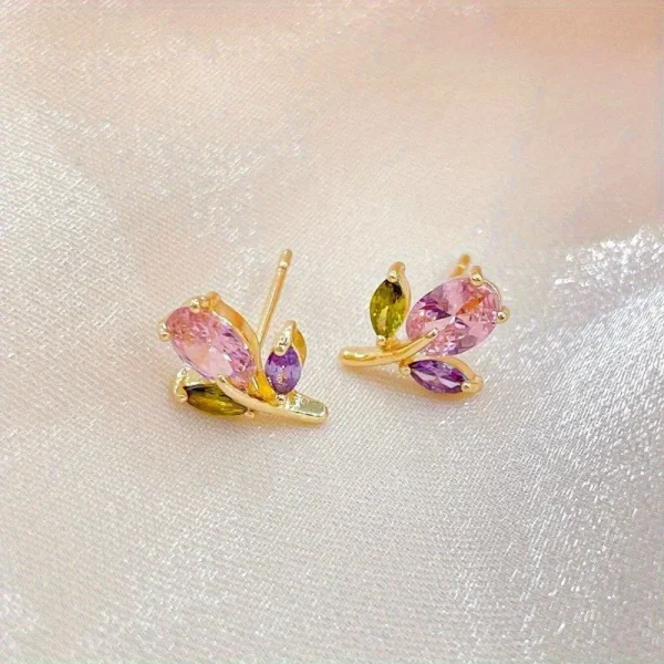 أقراط على شكل وردة صغيرة من الكريستال الملون