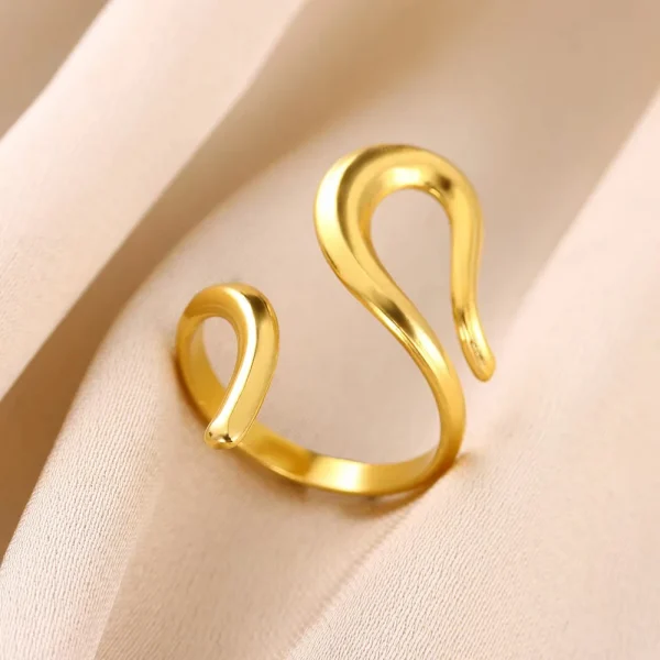 خواتم ذهبية على شكل أفعى