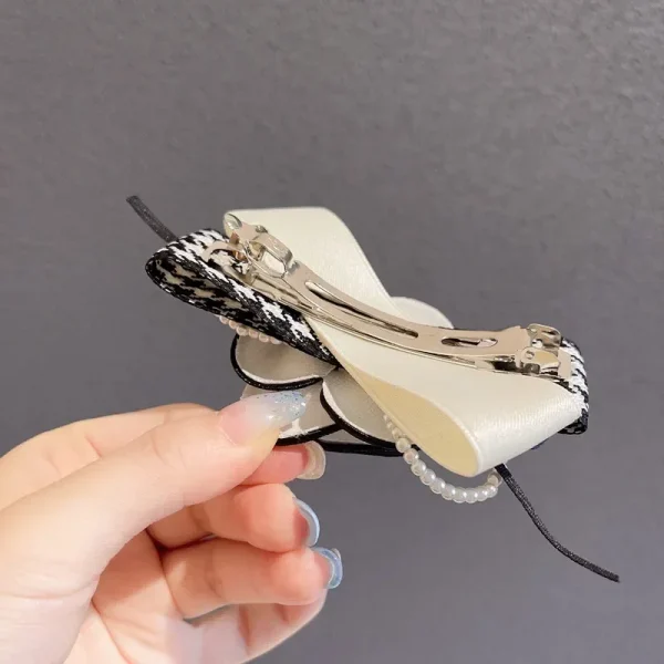 مشبك شعر كلاسيكي على شكل زهرة الكاميليا