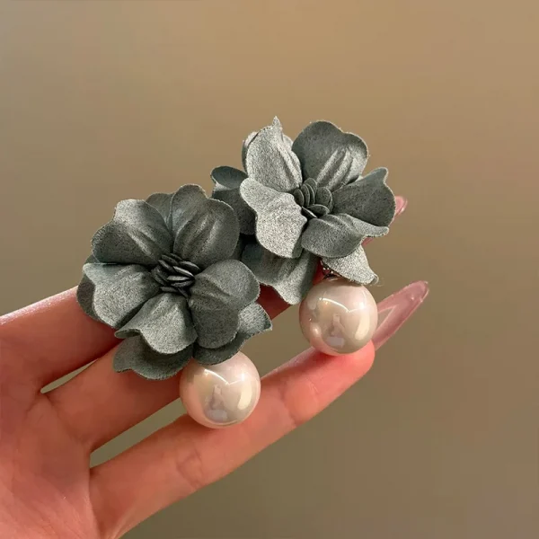 اقراط على شكل زهور